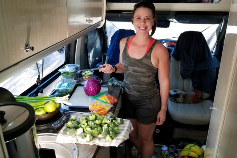 9 Best Ways You Can Eat Healthy on the Road