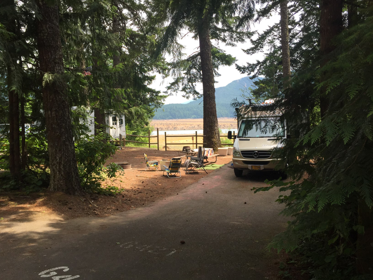 Detroit Lake Camping: Best Campgrounds for RVs and Lake Access